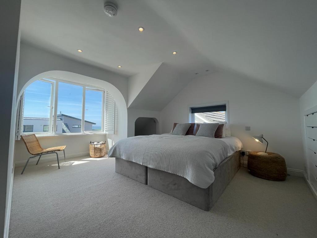 Baywatch Mawgan Porth Spacious Home Sleeps 9, Games Room, Parking & Garden Exterior foto